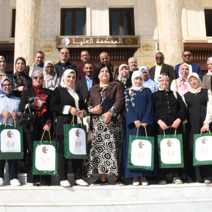 زيارة ميدانية لموظفي مصالح الطعون بالجهات القضائية المتربصين بالمدرسة الوطنية لمستخدمي أمانات الضبط الى المحكمة العليـا