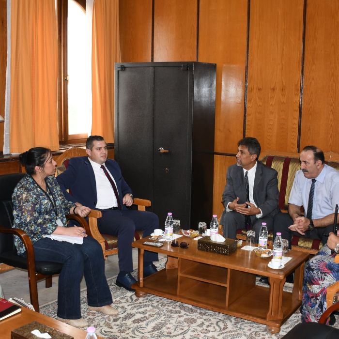 زيارة الخبير الامريكي السيد خوليو كارابالو مدير البرنامج الدولي للمساعدة التدريبية في مجال التحقيقات الجنائية للمحكمة العليــا.